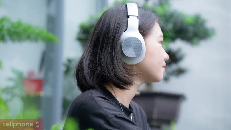 Tai nghe chụp tai màu đen phong cách