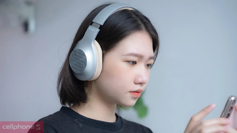 Tai nghe chụp tai Soul Ultra Wireless 2 với dải băng đô có thể điều chỉnh, tối ưu sự vừa vặn.