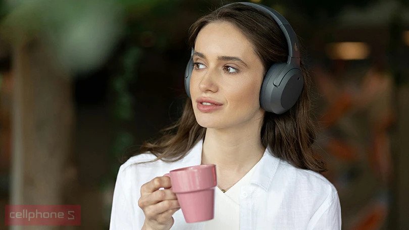 Tai nghe Edifier W820NB Plus màu đen với thiết kế ôm tai thoải mái