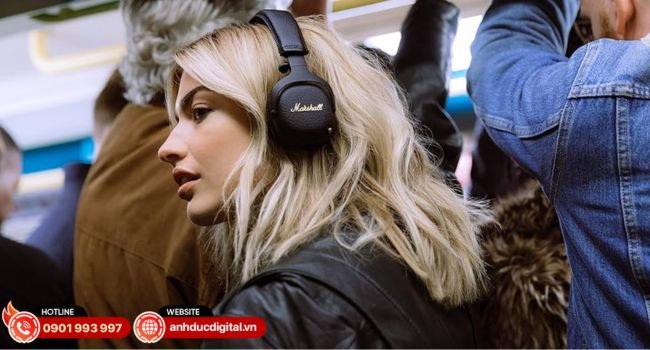 Tai nghe in-ear với nút đệm silicone mềm mại giúp cách âm thụ động hiệu quả