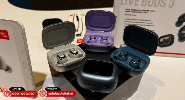 Tai nghe JBL Live Buds 3 màu đen cùng hộp sạc thông minh