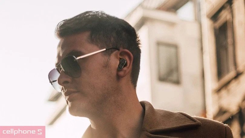 Tai nghe JBL Tour Pro 2 với thiết kế in-ear, tập trung vào khả năng chống ồn