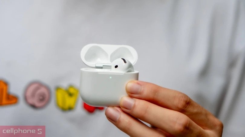 Tai nghe k dây Apple AirPods Pro trong hộp sạc
