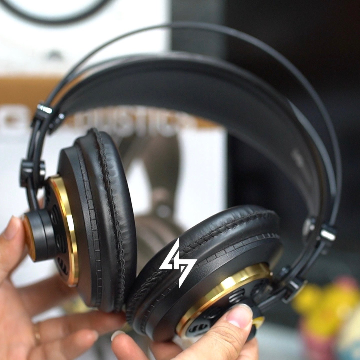Tai nghe kiểm âm AKG K240 Studio với thiết kế bán mở chuyên nghiệp