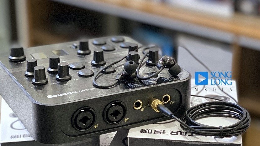 Tai nghe kiểm âm nhét tai Takstar TS-2260 với thiết kế móc vành độc đáo
