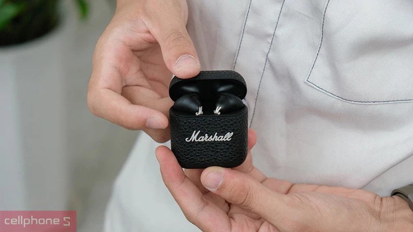 Tai nghe Marshall Minor 4 với hộp sạc và thiết kế tổng thể