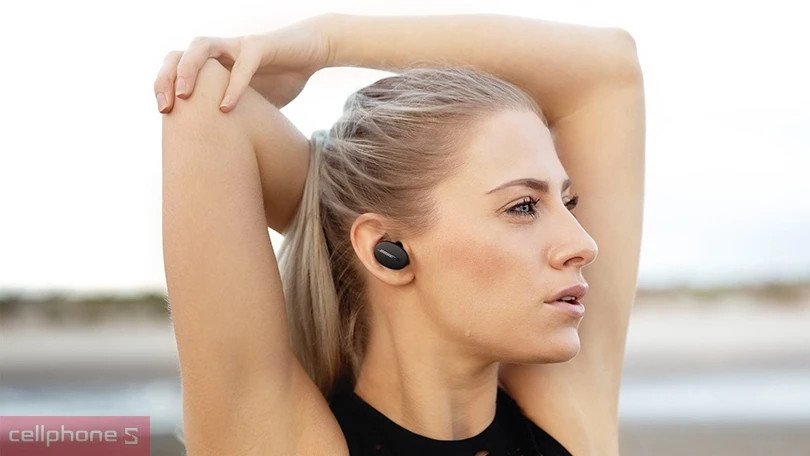 Tai nghe nút nhét trong nhỏ gọn và tiện lợi cho người vận động