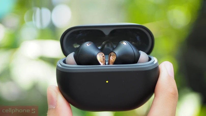 Tai nghe Soundpeats Capsule 3 Pro màu đen nổi bật với chất âm Hi-Res.