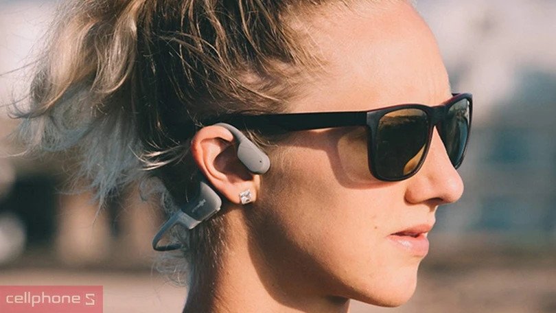 Tai nghe thể thao truyền âm qua xương mang lại an toàn khi lái xe