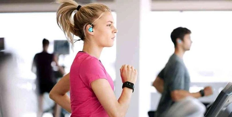 Tai nghe thể thao với thiết kế chuyên dụng chống nước và bám chắc