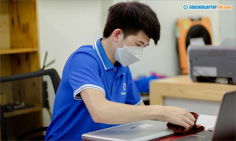 Tần suất vệ sinh laptop định kỳ để duy trì hiệu suất