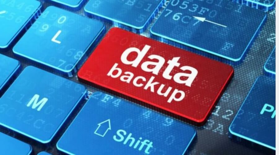 Tạo bản sao lưu dữ liệu trước khi cài lại Win 10