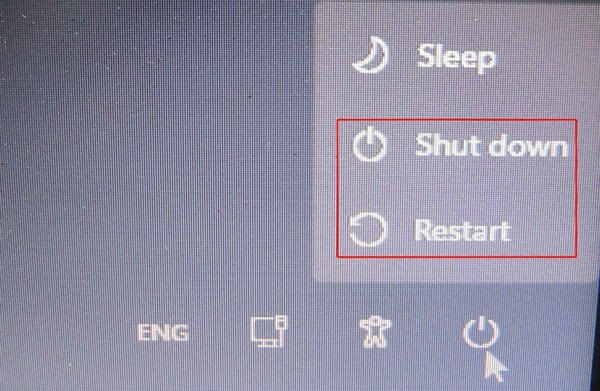 Tắt máy bằng nút nguồn vật lý khi laptop không shutdown được Win 11