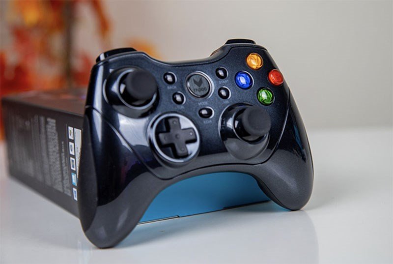 Tay cầm chơi game Rapoo V600S với thiết kế thái công học