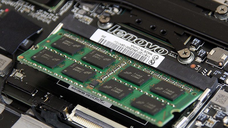 Thanh RAM bị bẩn hoặc hỏng có thể khiến laptop lên nguồn nhưng không lên màn hình