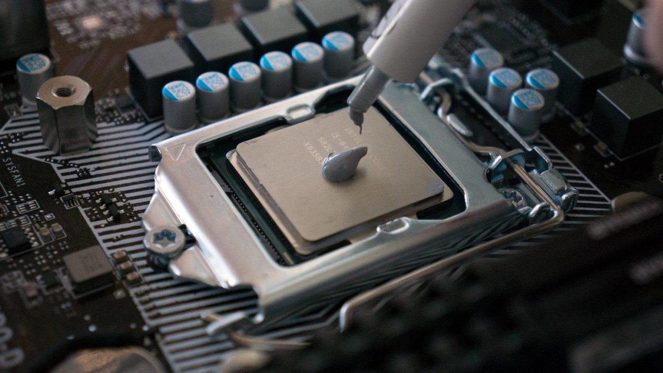 Thay keo tản nhiệt giúp CPU laptop truyền nhiệt tốt hơn