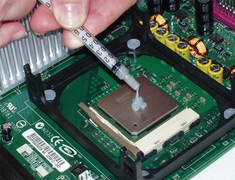 Thay keo tản nhiệt và tấm dẫn nhiệt mới cho GPU laptop để cải thiện hiệu quả làm mát