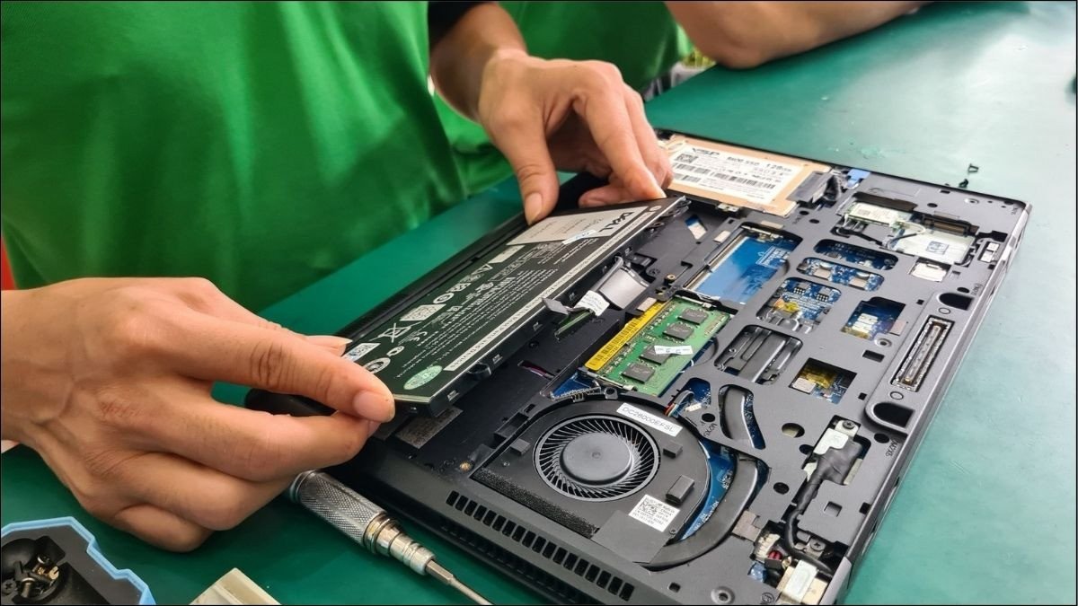 Thay pin laptop mới khi đã bị chai hoặc hao mòn đáng kể