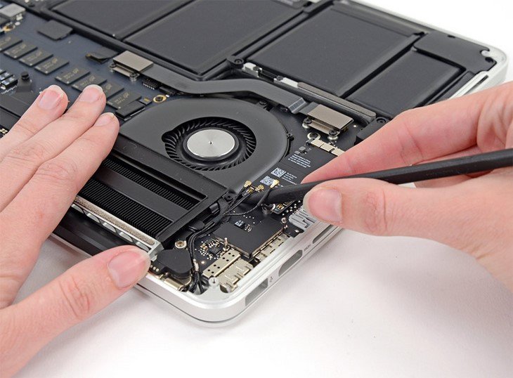Thay thế quạt tản nhiệt laptop mới khi bị hỏng