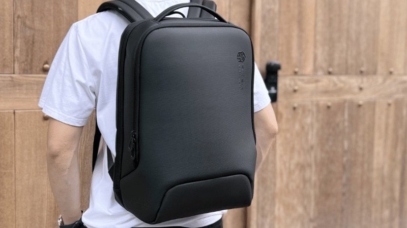 Thiết kế balo linh hoạt cho laptop 12.5 inch khi di chuyển