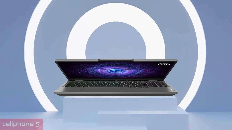 Thiết kế bền bỉ với màu Luna Grey của laptop Lenovo LOQ 15IRX9 83DV012LVN theo chuẩn quân đội MIL-STD-810H