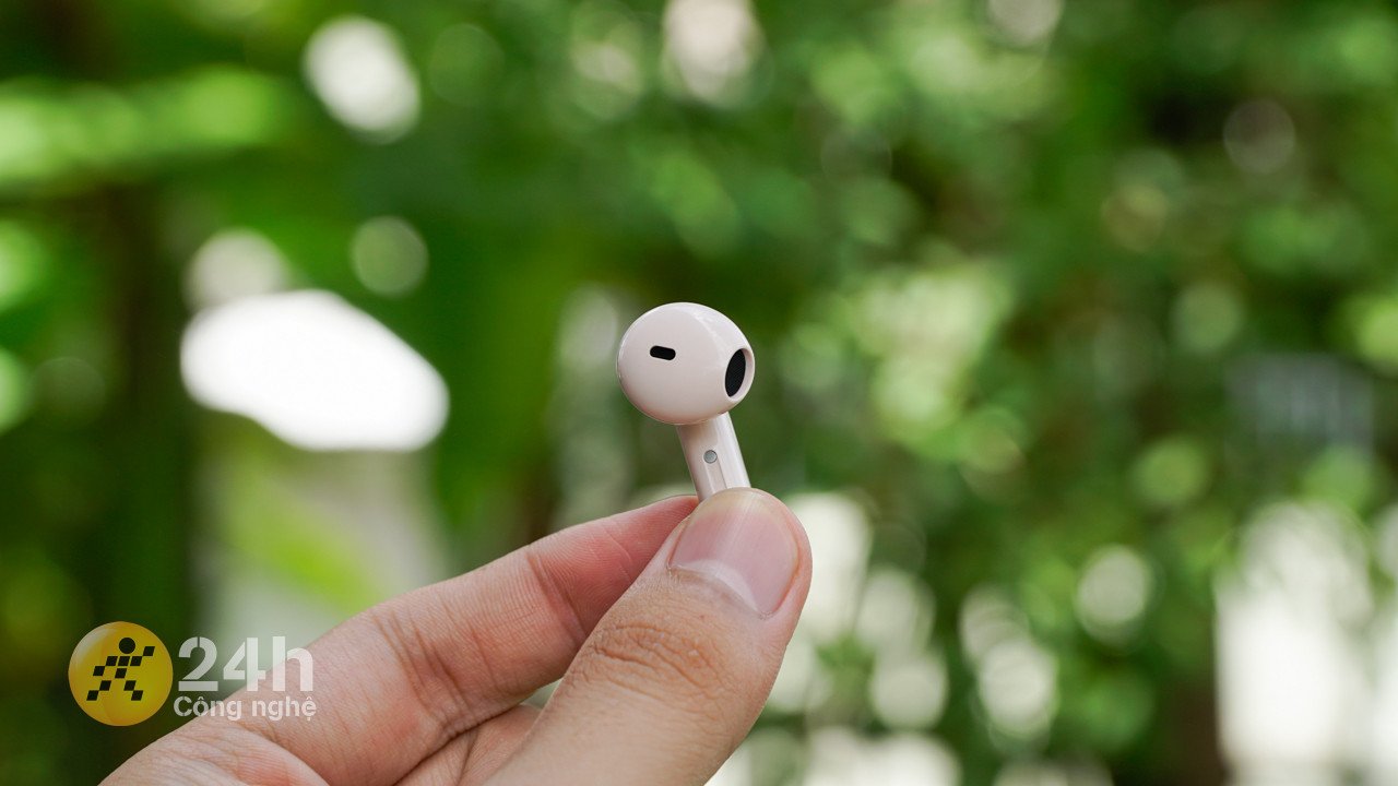 Thiết kế ear-buds nhỏ gọn của tai nghe Redmi Buds 6 Active.