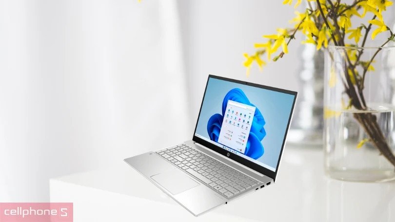 Thiết kế mỏng nhẹ và sang trọng của Laptop HP Pavilion 15-eg3111tu 8u6l8pa