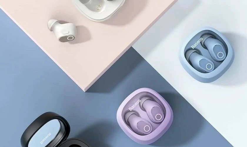 Thiết kế nhỏ gọn của tai nghe Baseus WM02 màu trắng