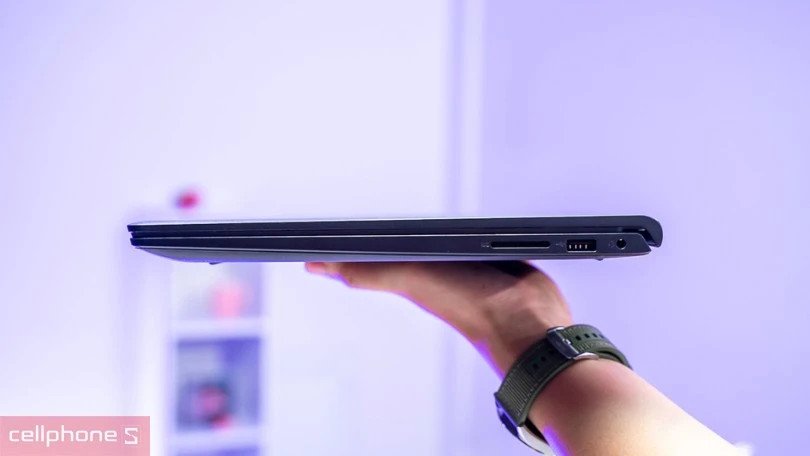 Thiết kế sang trọng của Dell Inspiron 15 3520 màu đen carbon