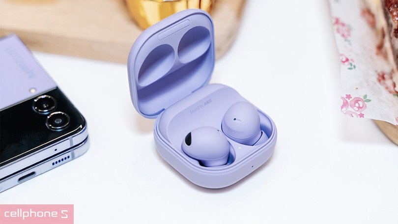 Thiết kế tai nghe Samsung Buds Pro 2 với các nút tai nghe nhỏ gọn