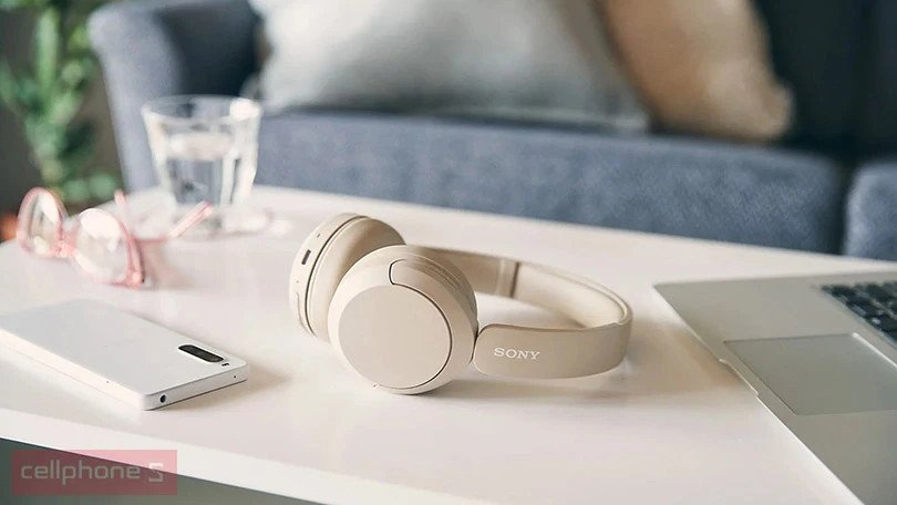 Thiết kế tai nghe Sony CH520 với nhiều màu sắc