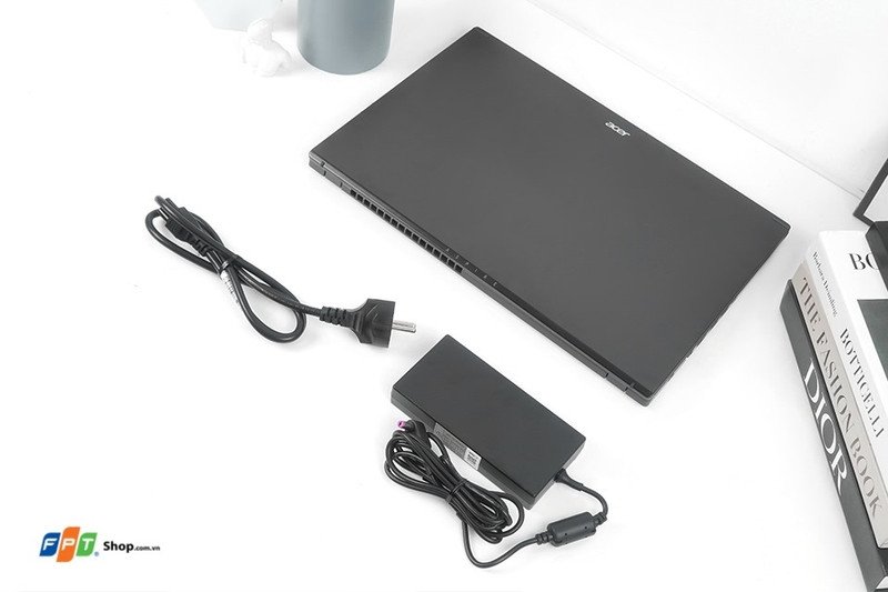 Thiết kế tối giản nhưng sang trọng của laptop Acer Aspire 7 A715-76G-73FM.