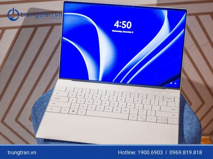 Thiết kế tối giản và hiện đại của Dell XPS 9320, gợi nhắc những điểm cần suy nghĩ kỹ trước khi quyết định mua laptop Dell cao cấp.