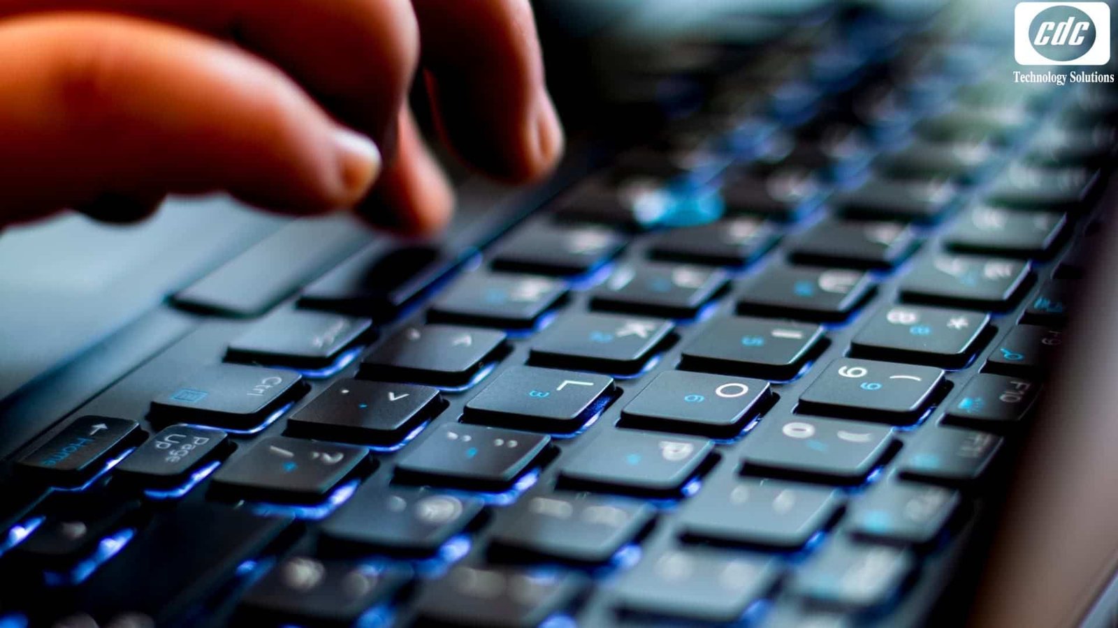 Thói quen gõ phím nhẹ nhàng để bảo vệ bàn phím