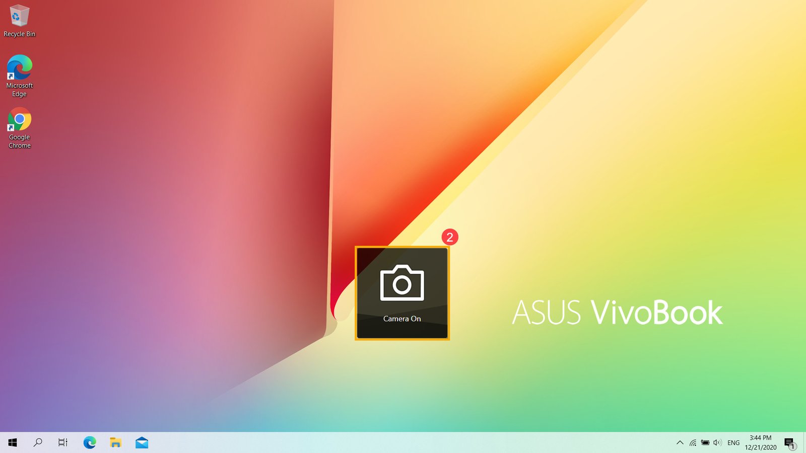 Thông báo "Camera On" cho biết camera đã sẵn sàng để mở camera trên laptop Asus và sử dụng.