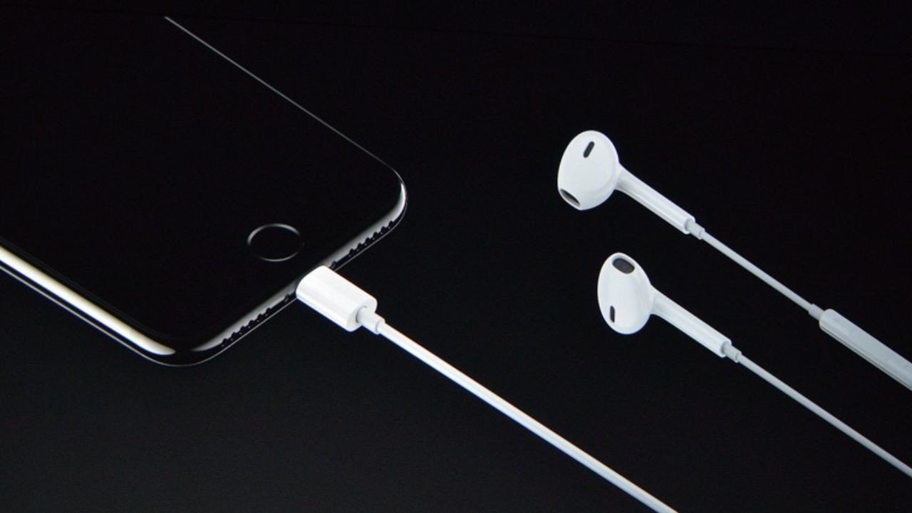 Thử kết nối iPhone 6 với một cặp tai nghe Bluetooth hoặc có dây khác để kiểm tra lỗi tai nghe ảo
