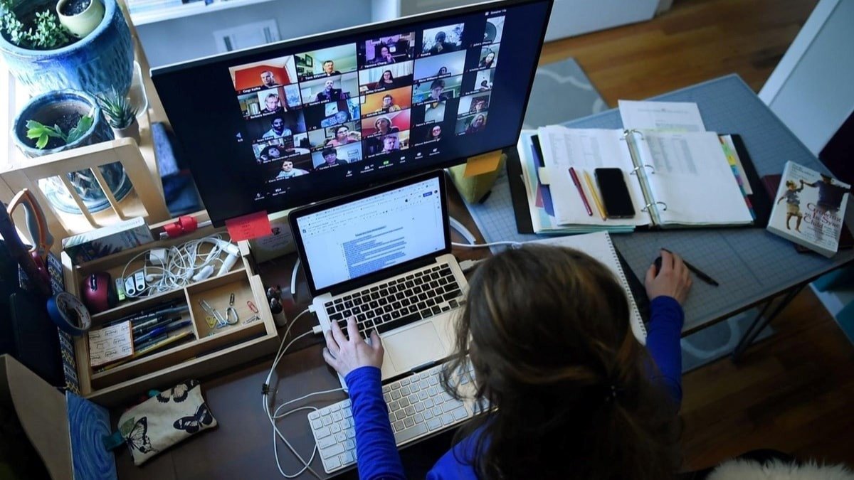 Thử nghiệm kết nối laptop với TV hoặc màn hình khác qua HDMI để xác định nguyên nhân sự cố