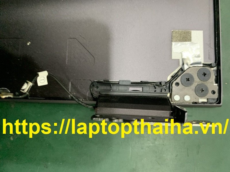 Thực hiện hàn và gia cố bản lề laptop chuyên nghiệp