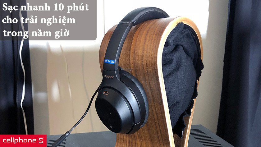 Tính năng sạc nhanh USB-C giúp tai nghe Sony WH-1000XM3 sẵn sàng sử dụng trong thời gian ngắn