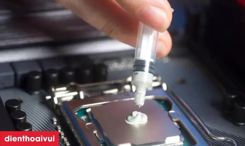 Tra keo tản nhiệt cho laptop đúng cách