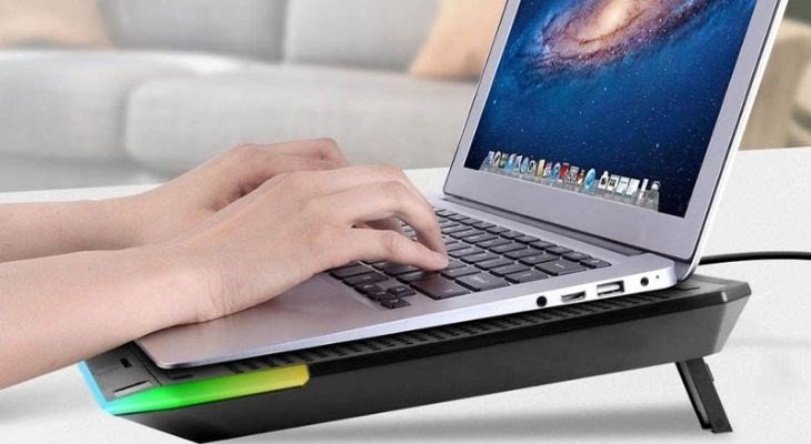 Trang bị đế tản nhiệt giúp laptop hạn chế chai pin do quá nhiệt