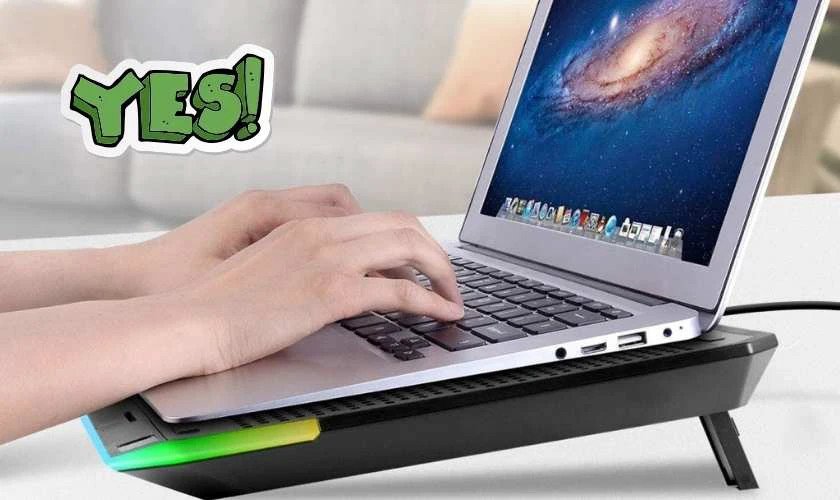 Tránh đặt laptop trong môi trường có nhiệt độ hoặc độ ẩm quá cao