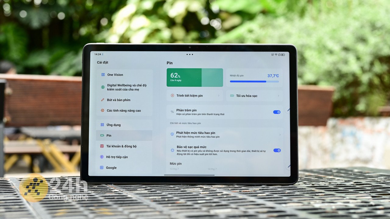 Trẻ em sử dụng máy tính bảng để học tập và sáng tạo