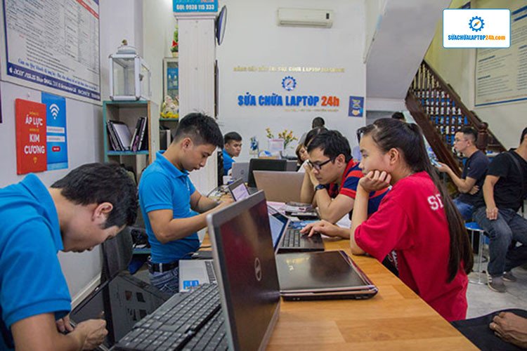 Trung tâm dịch vụ kỹ thuật cao, chuyên sửa chữa laptop lấy ngay với trang thiết bị hiện đại.