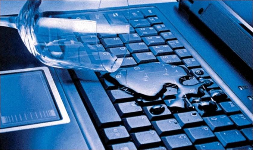 Trường hợp bị đổ nước lọc vào bàn phím