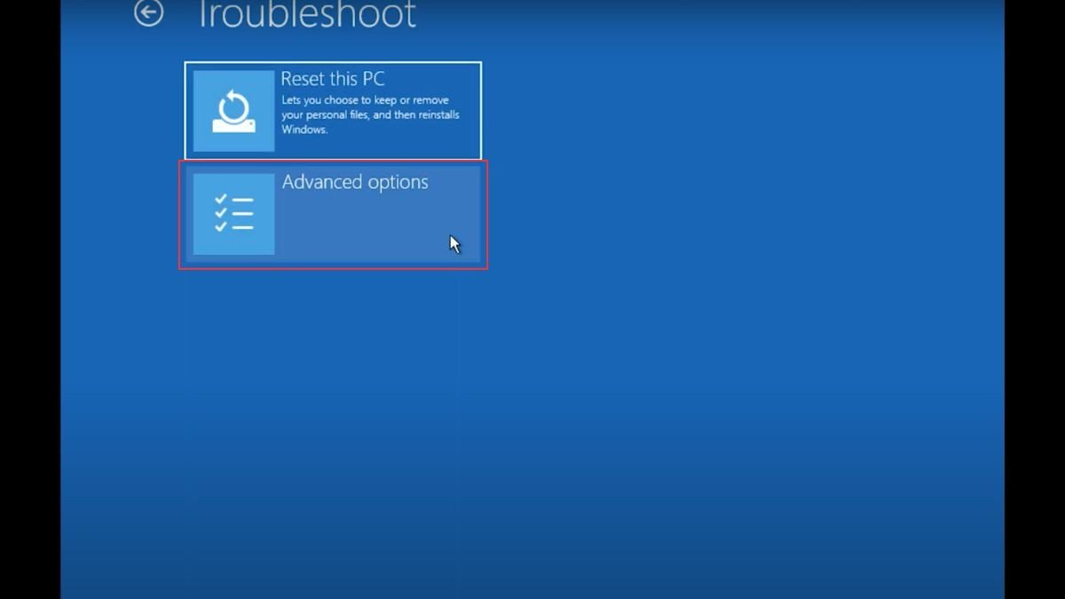 Truy cập Advanced options để tìm Command Prompt giải quyết quên mật khẩu Win 11