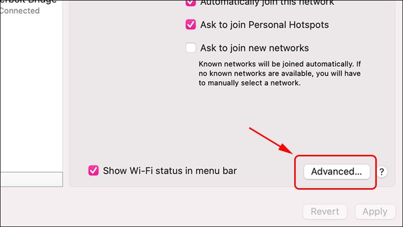 Truy cập phần cài đặt Advanced trong Network Preferences của MacBook
