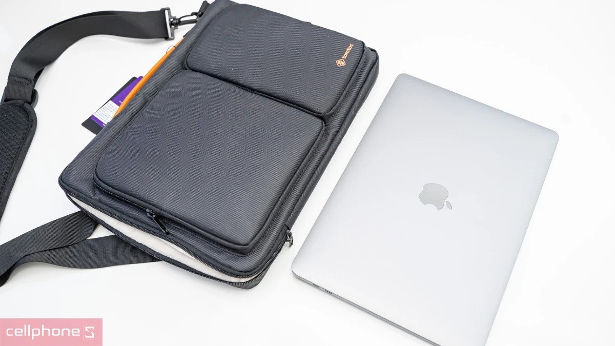Túi đựng laptop 13 inch giúp bảo vệ và sắp xếp gọn gàng