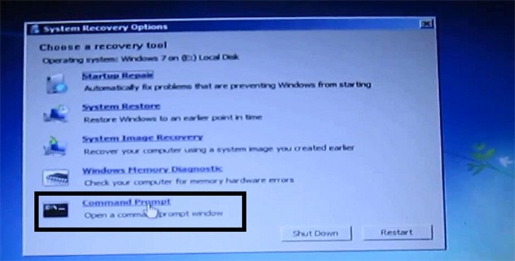 Tùy chọn Command Prompt trong System Recovery Options của Windows 7