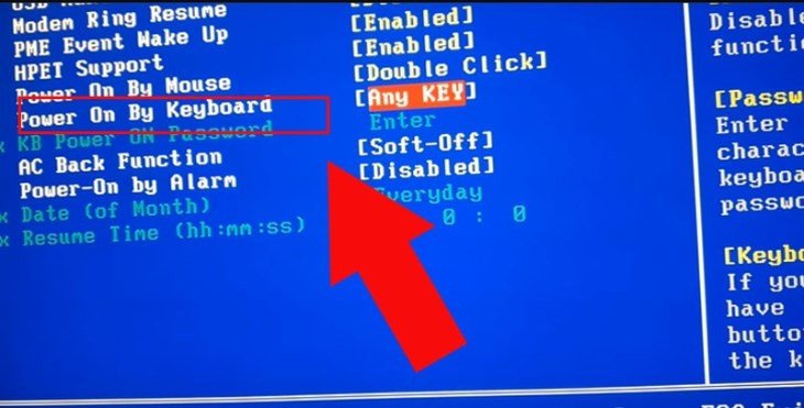 Tùy chọn Power On By Keyboard trong BIOS, cho phép khởi động laptop không cần nút nguồn bằng bàn phím, tăng cường khả năng điều khiển.